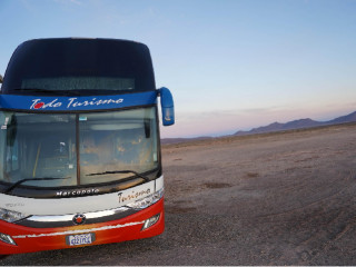 Nocturne public bus from La Paz towards Uyuni (with box Lunch for dinner)